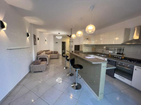 Deluxe apartment brand new